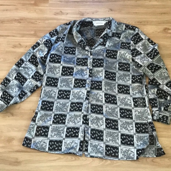 Semi sheer blouse - Picture 7 of 11